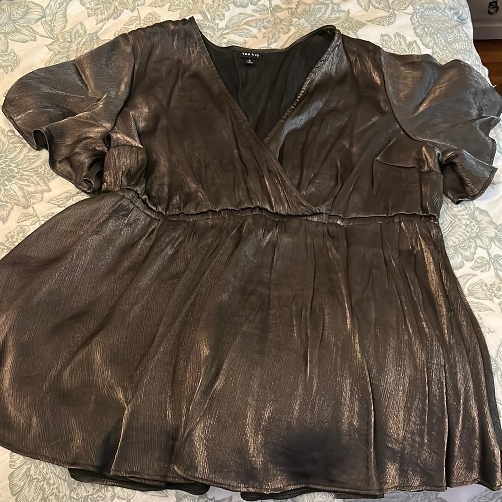 Torrid grey holiday top sz 3